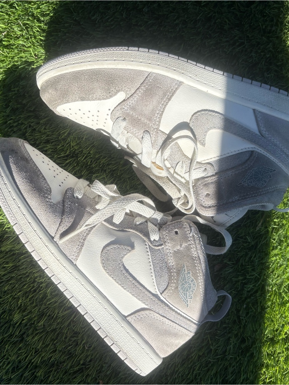 Jordan Kids' High-Top Sneakers in White and Light Gray